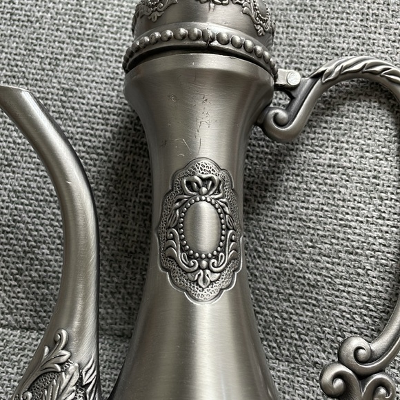 pewter decanter with cups & tray - Picture 9 of 17
